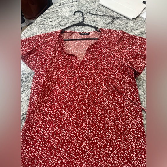 SHEIN Tops - 3/$8🍁SHEIN Floral Blouse